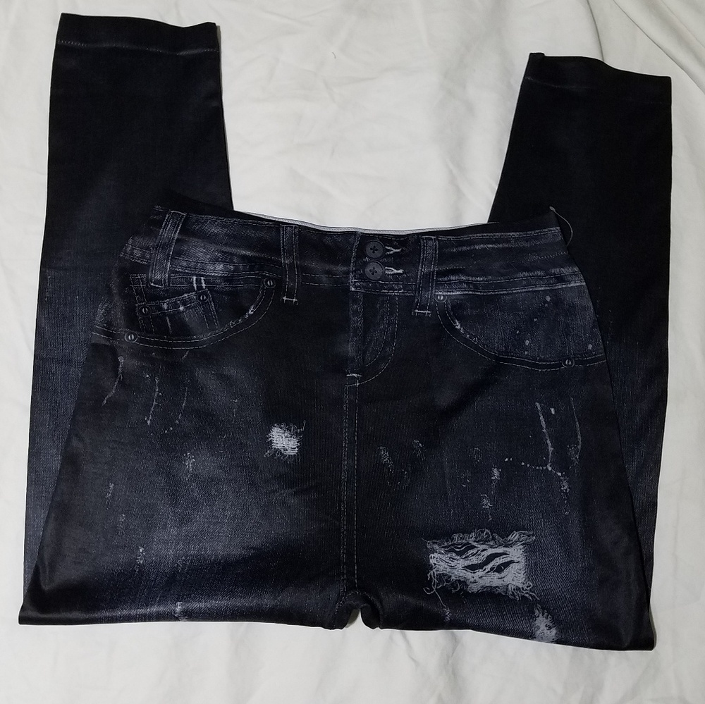 Leggings *RUNS SMALL* - Picture 3 of 3